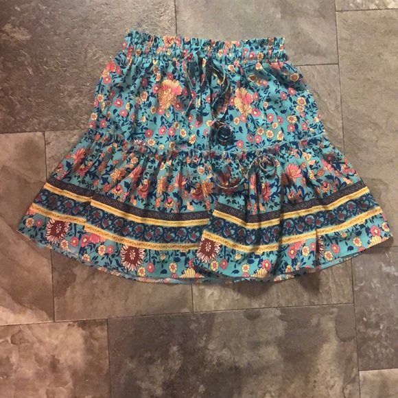 Cute printed skirt, size small. - Picture 1 of 3